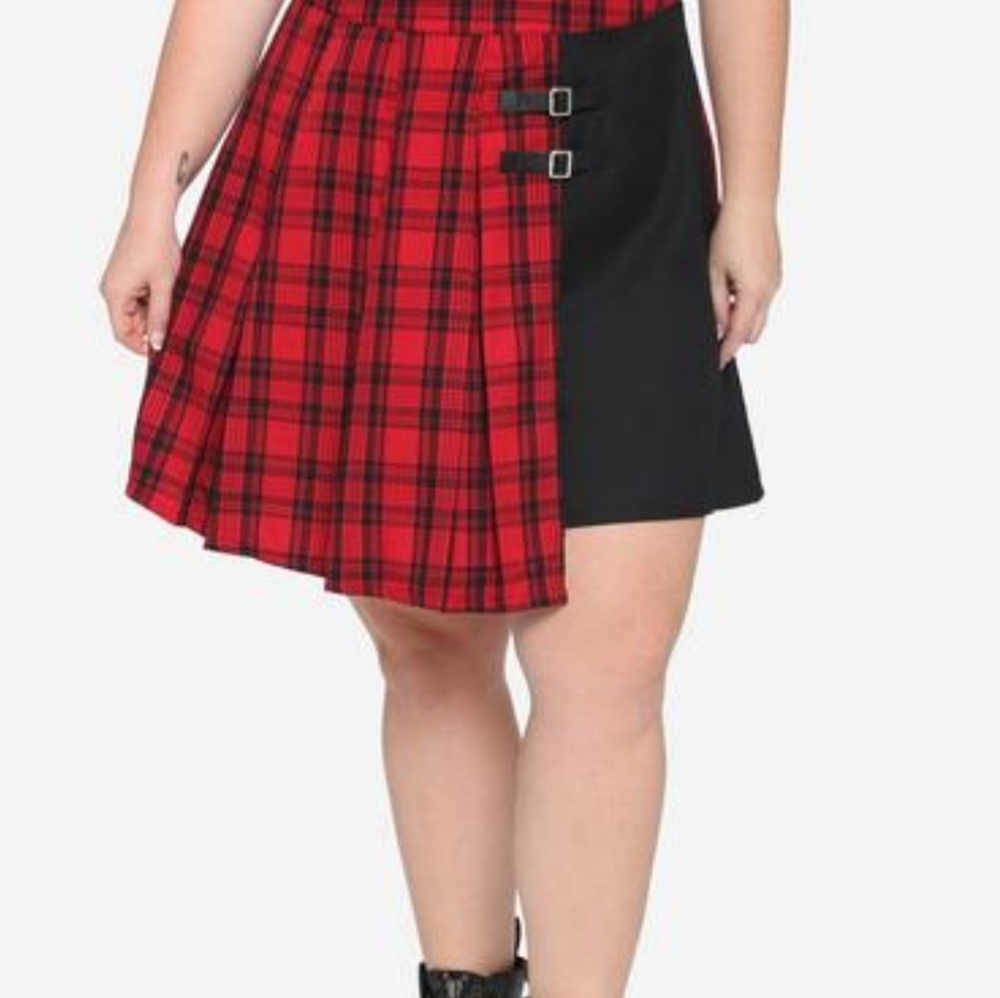HOT TOPIC Red and Black Plaid Women's Skirt Large